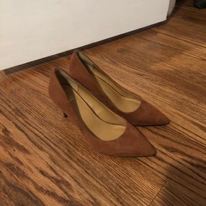 Brown suede 14th and union pump